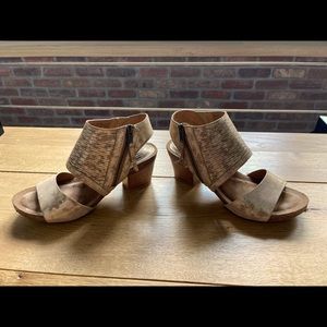 SOFFT  1.5” heeled sandals metallic gold leather